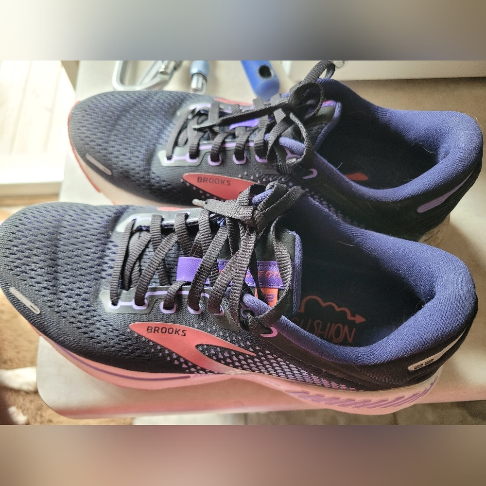 Brooks Adrenaline GTS 22 Running Shoes